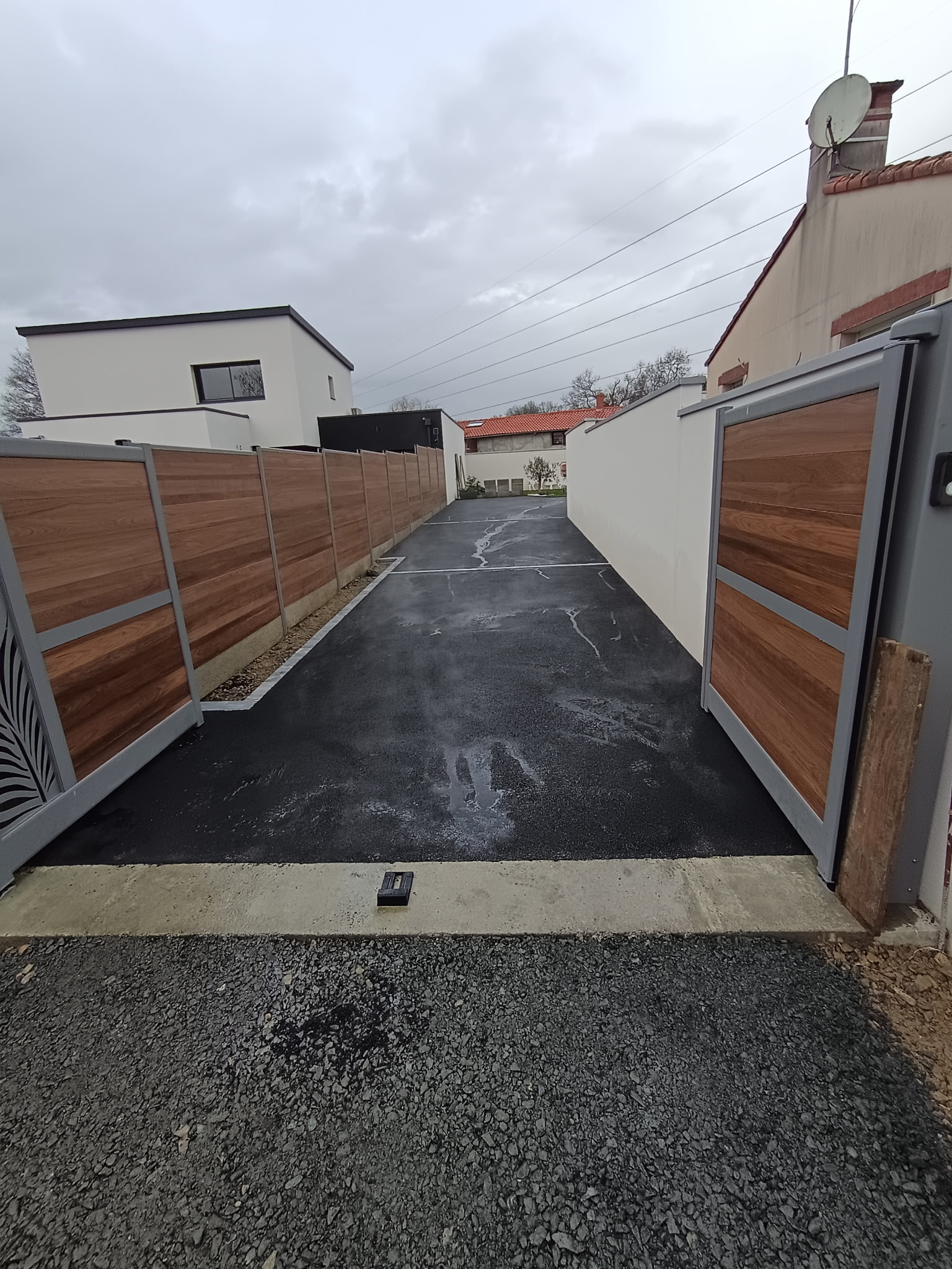 Création de portail et clôture en bois sur mesure