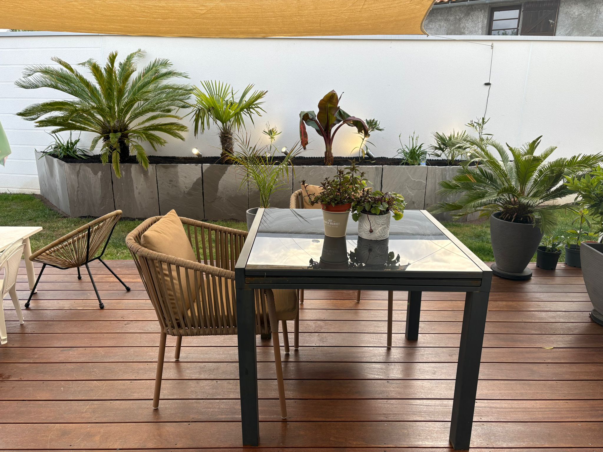 Agencement d'une terrasse en bois exotique sur mesure